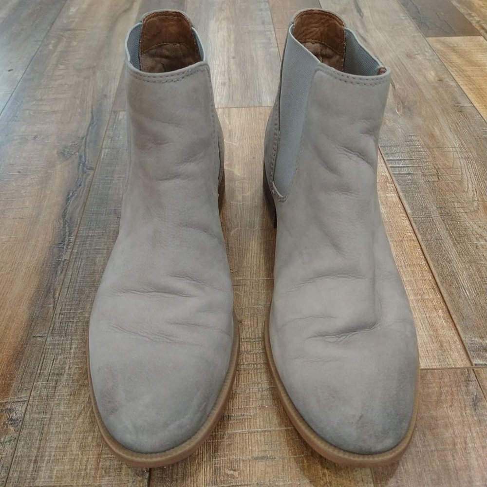 Caslon Women's Brenna Leather Water Resistant Booties - Picture 5 of 9